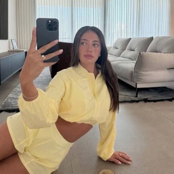 Alo tiebreaker lemon shorts - Picture 1 of 6